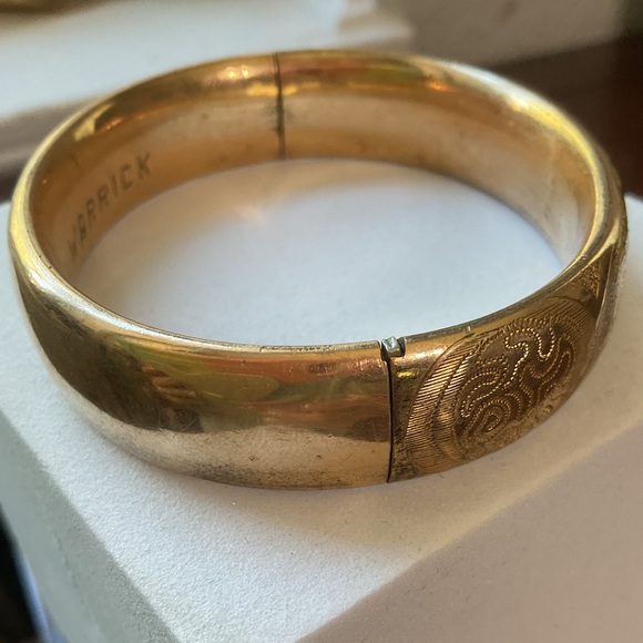 Antique Carved Gold Tone Engraved Bangle Bracelet - Picture 7 of 11